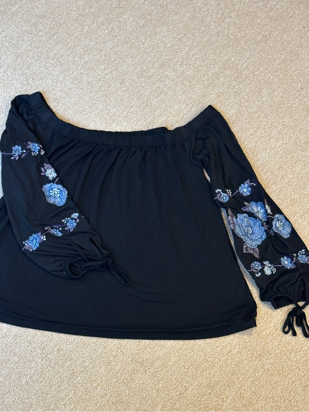 Embroidered floral sleeves top boho hippie women’s American Eagle M